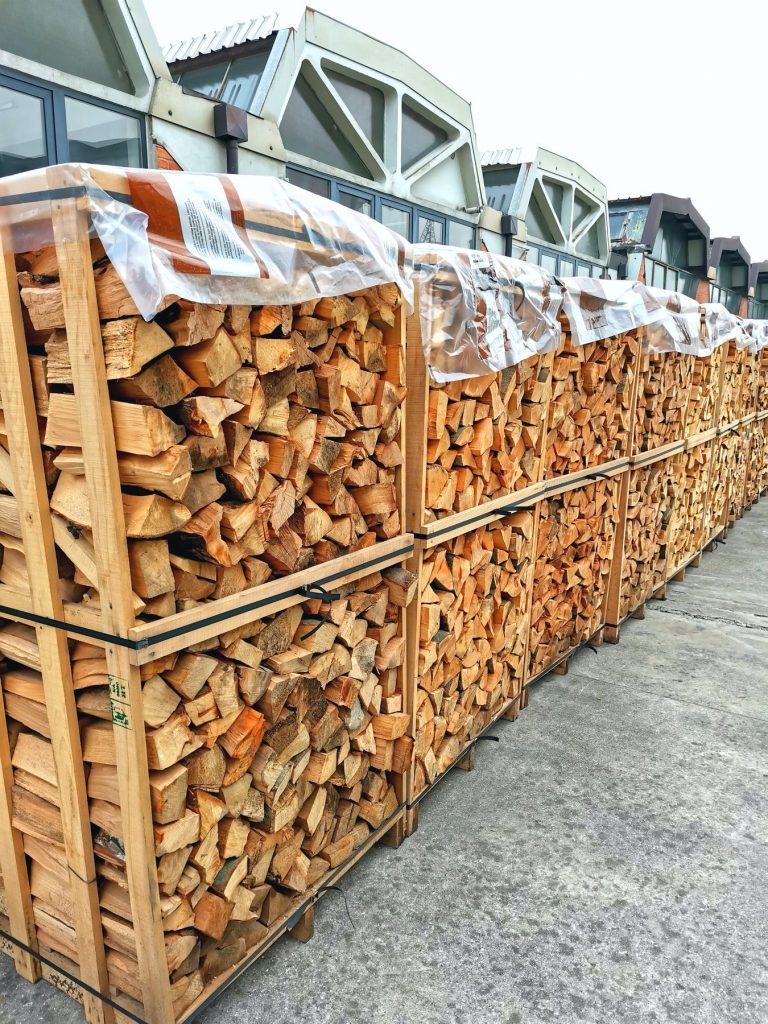 Bancale di Legna da Ardere in Abete Essiccata – Ecolaziolegnami – Pronta per Camino e Stufa  550kg